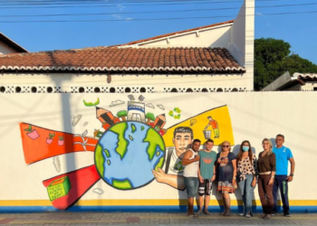 Desenho produzido por aluno é retratado em muro de escola municipal