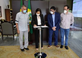 Governadora Izolda Cela assina decretos para criação de parque estadual em Guaramiranga e no Crato