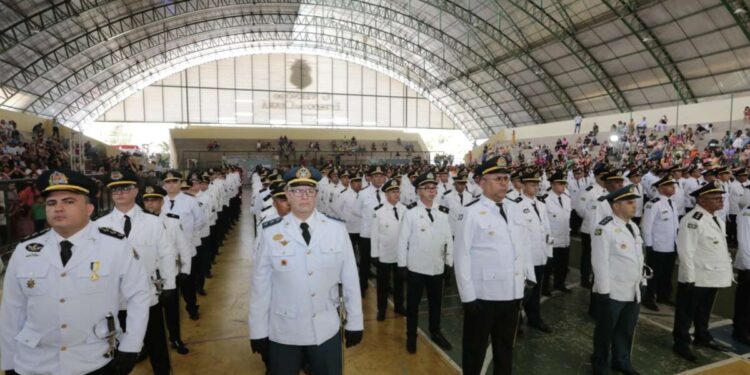 Governo do Ceará realiza promoção de bombeiros e policiais militares no Cariri
