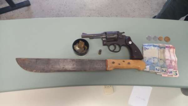 Homem armado e suspeito de violência doméstica é preso pela PMCE em Iguatu