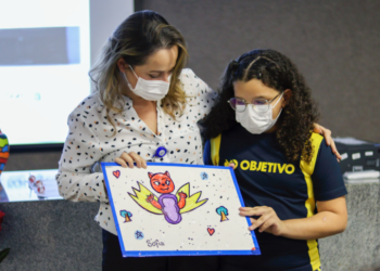 Hospital Regional do Cariri recebe doação de obras de arte feitas por estudantes de escola em Juazeiro do Norte