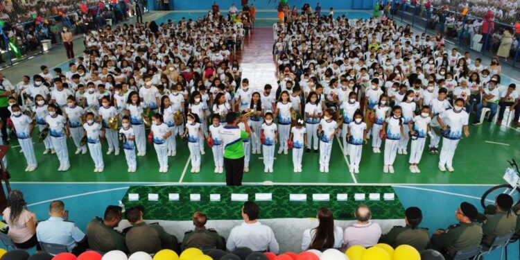 PMCE premia 27 alunos de escolas públicas de Juazeiro do Norte por desempenho em redação