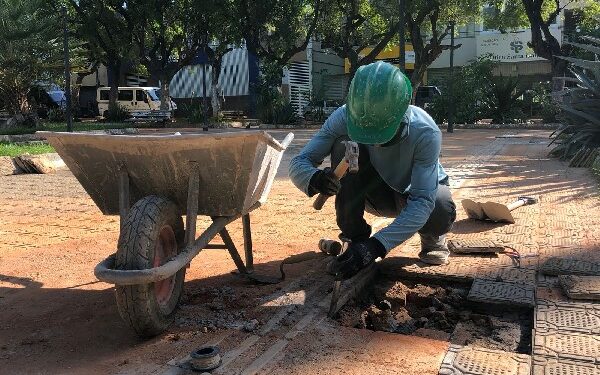 Reforma da Praça Cristo Rei, realizada pela Prefeitura do Crato, avança e chega a 50%