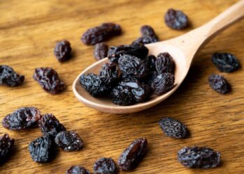 Toneladas de uvas-passas contaminadas são apreendidas na fronteira do Brasil