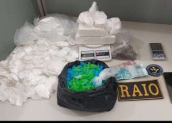 Homem é preso por tráfico de drogas e material ilícito é apreendido pela PMCE em Várzea Alegre