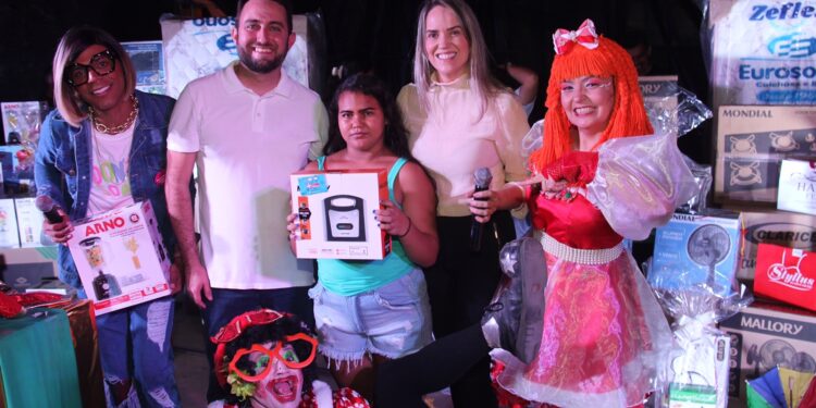 Missão Velha reúne multidão no encerramento do Natal com show de prêmios