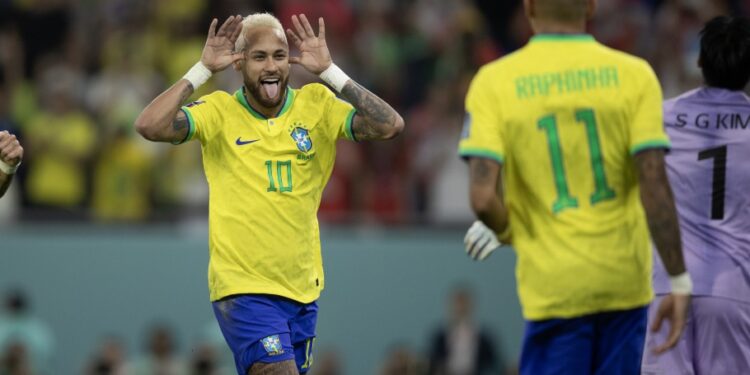 Neymar marca sétimo gol em terceira Copa do Mundo e se iguala a Pelé e Ronaldo
