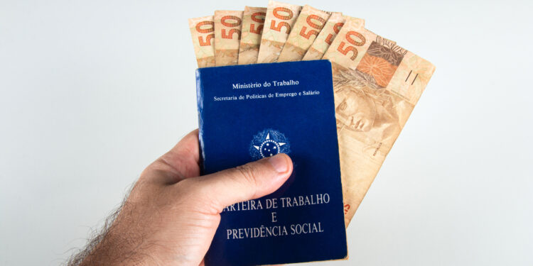 Prazo para saque do abono salarial em 2022 acaba hoje