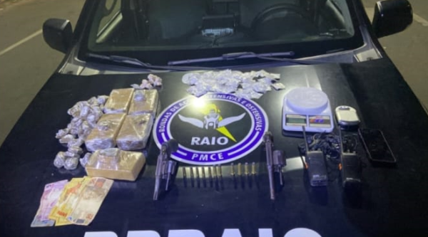 CPRaio apreende duas armas, drogas e rádio de comunicação, em Juazeiro do Norte