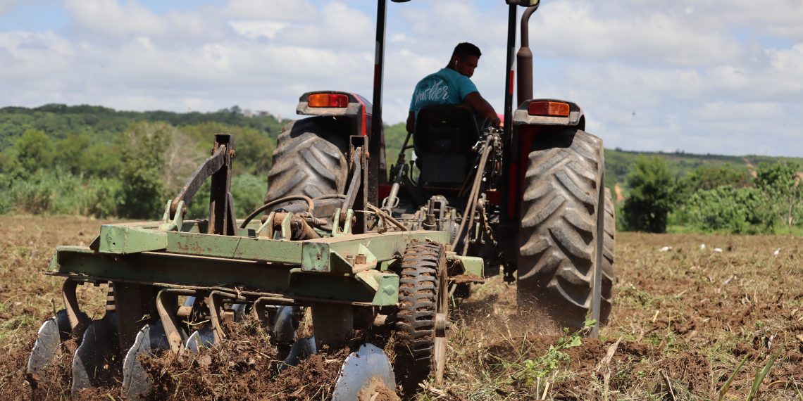 Agricultores de Barbalha são beneficiados com Programa Terra Fértil