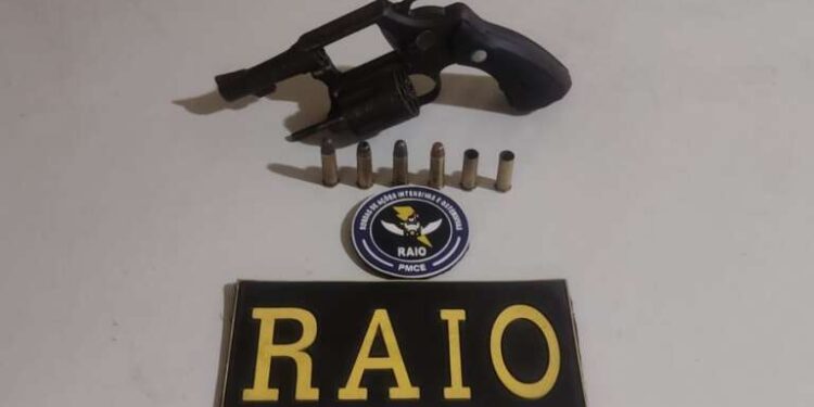 Arma de fogo é apreendida e suspeito é autuado após ação da PMCE em Barbalha