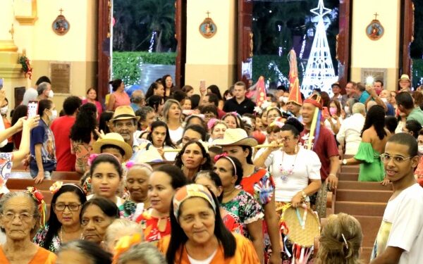 Cortejo do Dia de Reis reúne centenas de pessoas em Crato