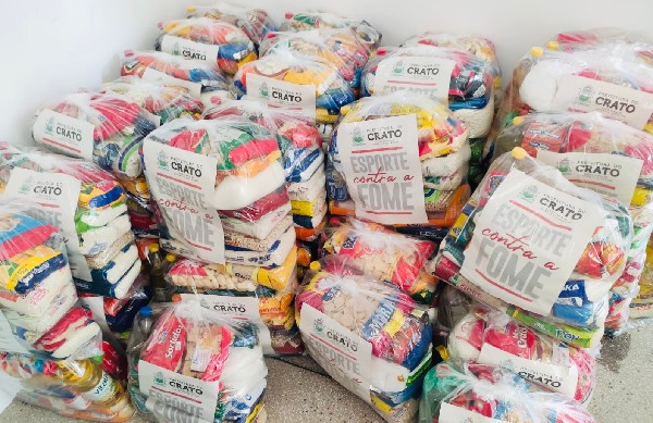 Crato arrecada alimentos em inscrições esportivas e promove doações de cestas básicas