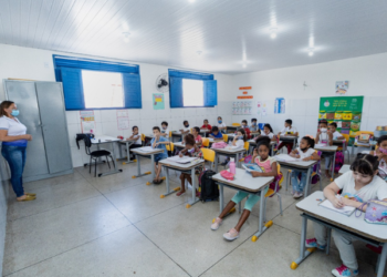 Juazeiro do Norte seguirá governo federal no reajuste de salário para magistério