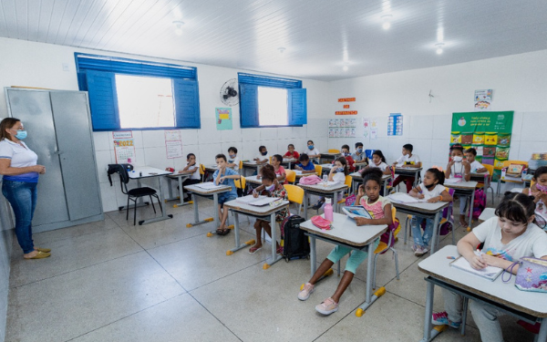 Juazeiro do Norte seguirá governo federal no reajuste de salário para magistério