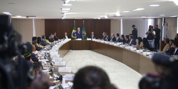 Lula promete avanço positivo na educação, cultura e na saúde