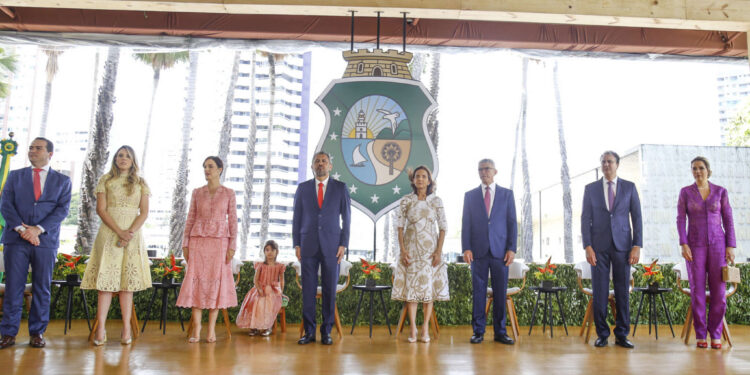 Elmano de Freitas toma posse como governador do Ceará e defende justiça e inclusão social
