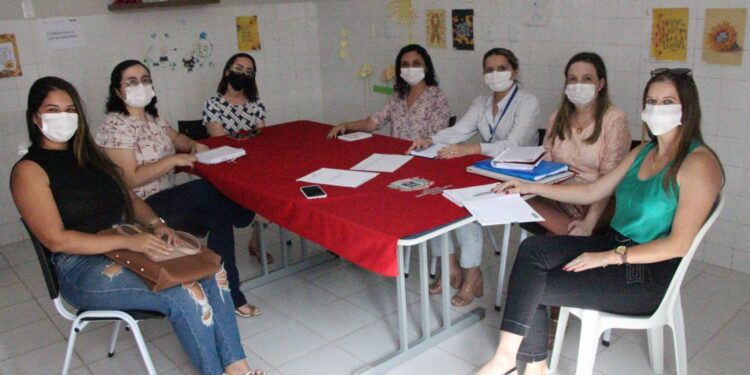 Barbalha se reúne com instituições de ensino para firmar parcerias