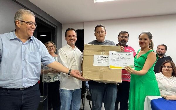 Encerrados cursos de Masseiro e Corte e Costura para os públicos LGBT e mulheres