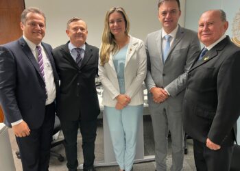 Representantes dos hospitais Santo Antônio e do Coração do Cariri estiveram no Congresso Nacional, em Brasília, na busca por recursos