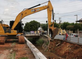 Barbalha inicia recuperação do Canal Riacho do Ouro