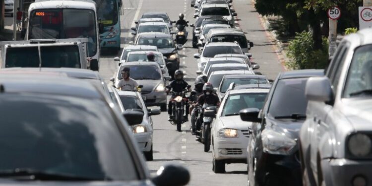 Detran-CE divulga calendário de licenciamento 2023 para veículos automotores