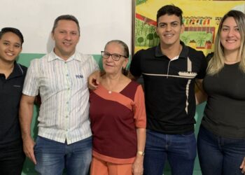 Barbalha: Servidora é homenageada por mais de 33 anos de serviços prestados