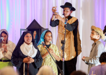 Peça teatral sobre o Padre Cícero é apresentada no Cariri Shopping