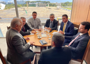 Prefeitos do Crajubar se reúnem com Ministro e discutem a retomada de voos diretos de Juazeiro do Norte a Fortaleza