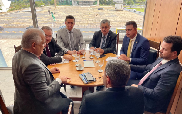 Prefeitos do Crajubar se reúnem com Ministro e discutem a retomada de voos diretos de Juazeiro do Norte a Fortaleza