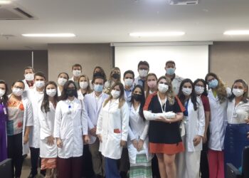 HRC forma 18 especialistas e recebe mais 16 profissionais residentes para iniciar novo ciclo