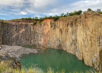 Sensação de Juazeiro do Norte, “Buraco Azul” foi interditado nesta quinta-feira (16)
