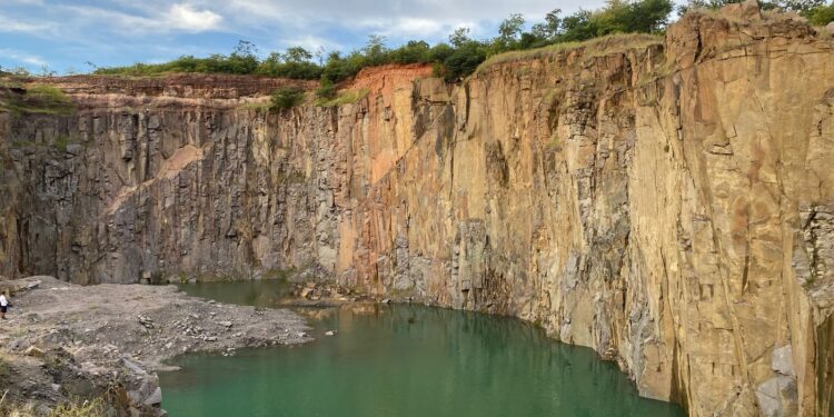 Sensação de Juazeiro do Norte, “Buraco Azul” foi interditado nesta quinta-feira (16)