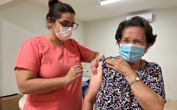 Crato continua aplicação de dose de reforço bivalente nesta sexta-feira (3)