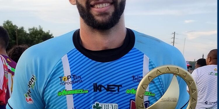 Goleiro do Barbalha desabada após conquistar a permanência