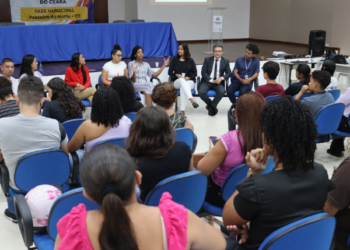 Alunos participam de roda de conversa sobre combate e enfrentamento ao racismo