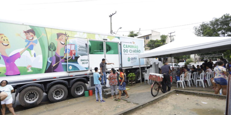 Caminhão do Cidadão conclui roteiro de serviços de abril em 12 comunidades da Capital e Interior