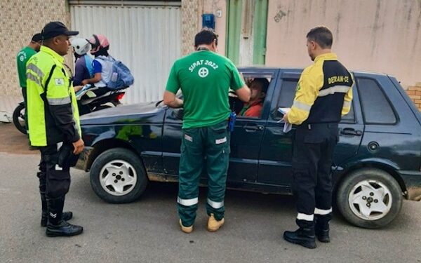 Demutran e DETRAN realizam blitz educativa durante a semana