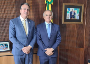Giovanni Sampaio dialoga com Camilo Santana sobre Lei de Limite Territorial e retomada da Escola João Alencar
