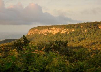 MPCE ingressa com Ação Civil Pública contra Prefeitura de Crato para proteger APA da Chapada do Araripe-Apodi