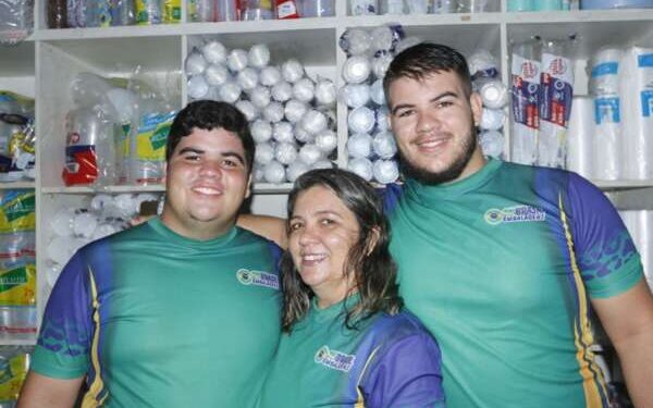 Mães permissionárias trabalham junto com os filhos na Ceasa-CE