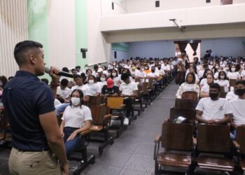 Prefeitura de Barbalha realiza lançamento da 2ª edição do Programa Bolsa Jovem Barbalha com presença do Governador Elmano de Freitas