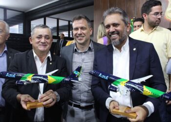 Cerimônia no Palácio da Abolição marca a retomada dos voos entre Juazeiro do Norte e Fortaleza