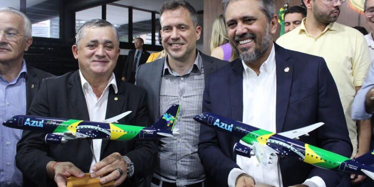 Cerimônia no Palácio da Abolição marca a retomada dos voos entre Juazeiro do Norte e Fortaleza