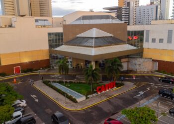 Dia das mães no Cariri Shopping terá almoço especial com música na praça da alimentação