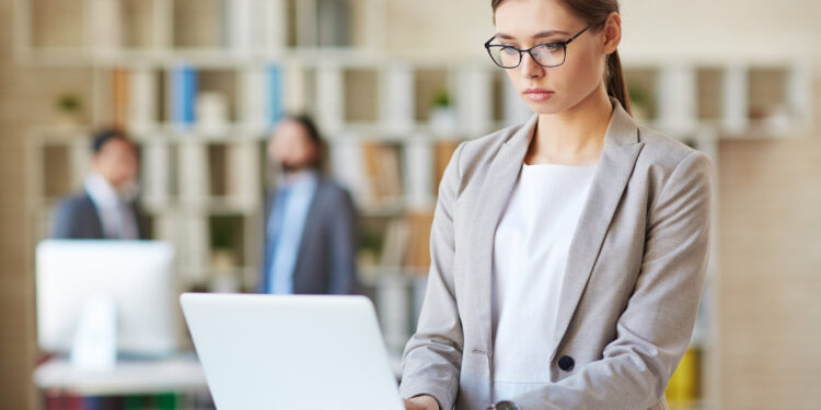 Governo criará plano de igualdade salarial entre homens e mulheres