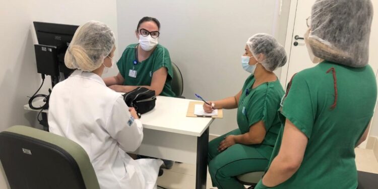 Saúde: Atuação multiprofissional e familiar ajudam no tratamento de pessoas com esquizofrenia