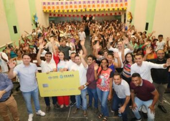 Barbalha e Governo do Ceará entregam cartões do Ceará Sem Fome a 196 famílias beneficiadas pelo programa