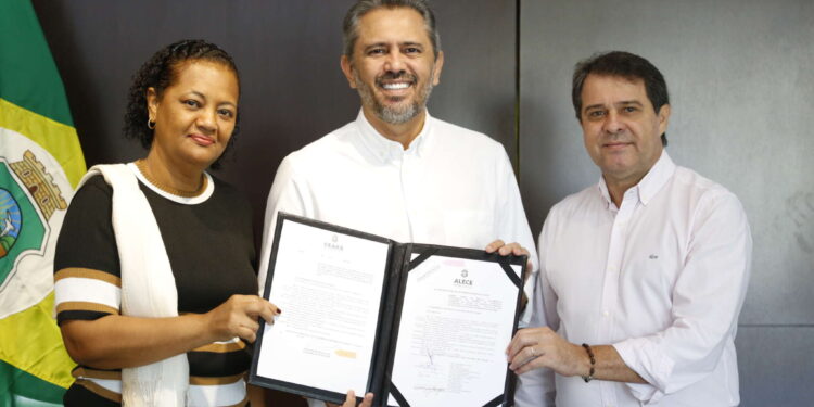 Com investimento de R$ 67 milhões por ano, Governo do Ceará sanciona Lei que reajusta bolsas acadêmicas