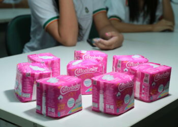 Combate à pobreza menstrual: kits de absorventes distribuídos pelo Governo do Ceará já beneficiaram mais de 200 mil estudantes